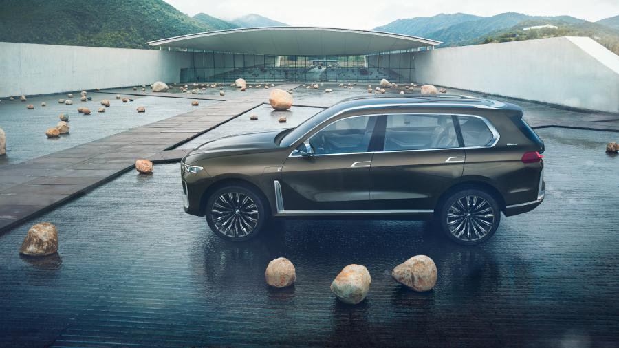  BMW Concept X7 iPerformance 2017 года  (фото 7 из 40)